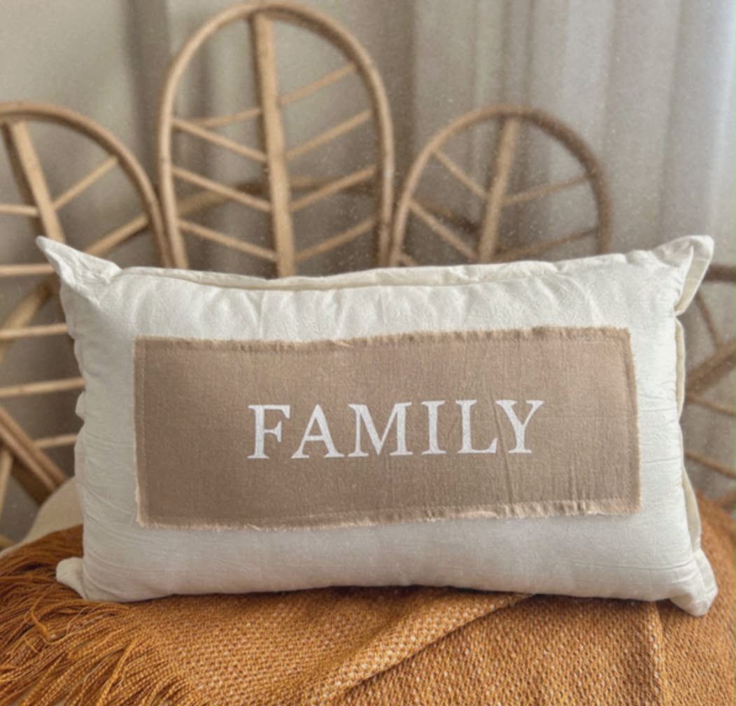 almohadon con frase beige - Imagen 5