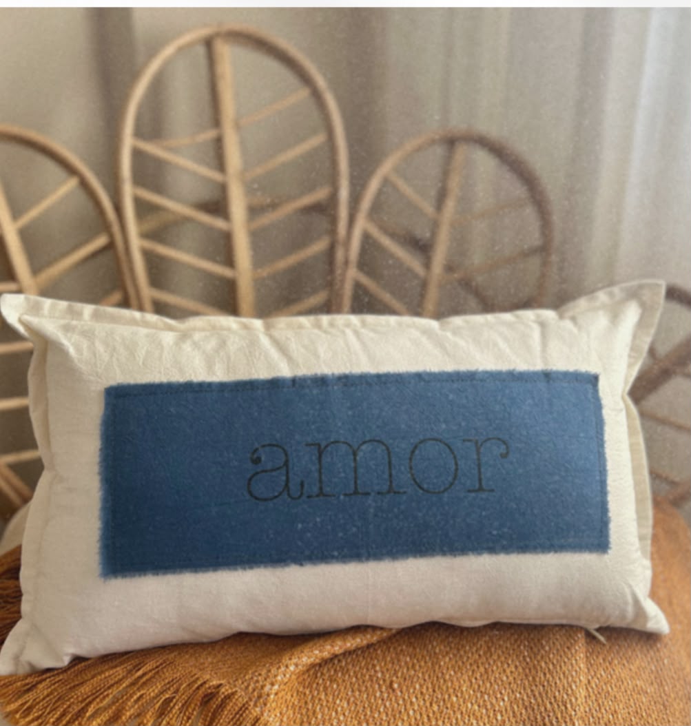 almohadon con frase azul - Imagen 2